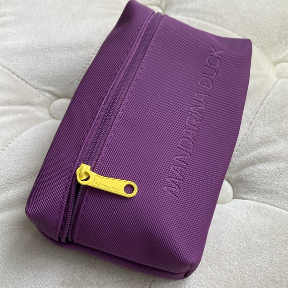 Mandarina Duck Travel size make up case, purple, NEW, stocking stuffer - Picture 4 of 5